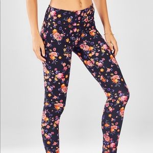 Fabletics printed powerhold 7/8 leggings, L